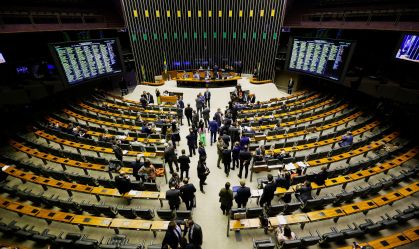 Bancada evangélica quer levar ao plenário ainda nesta terça (27) proposta que aumenta imunidade tributária a igrejas