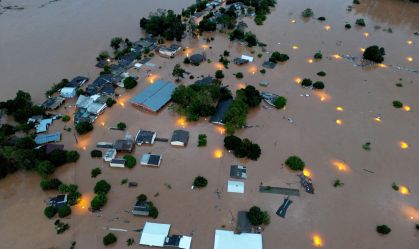 Casas inundadas perto do rio Taquari após fortes chuvas na
