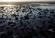 Abastecimento de combustíveis é afetado por chuvas no RS e refinaria da Petrobras fica sem acesso