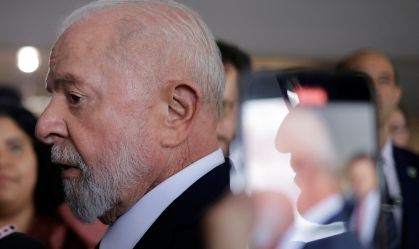 Em entrevista, Lula defende participação da Rússia em qualquer negociação de paz