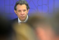 Mercado reage a Haddad com críticas a timidez para cortar gasto e timing de mudança no IR