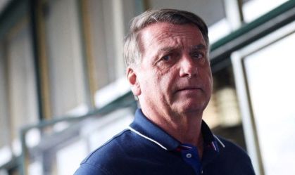 Mesmo preso, Bolsonaro acumula salários, mantém equipe e carros oficiais