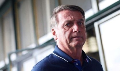 Cirurgia de Bolsonaro segue bem; médicos avaliam intervenção contra soluços