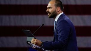 À CNN, Eduardo Bolsonaro diz que está disposto a “sacrificar mandato”