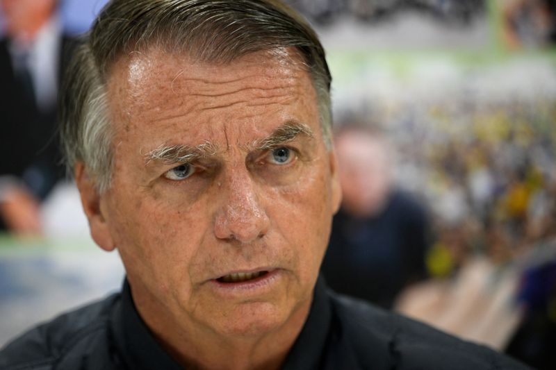 Defesa diz ao STF que Bolsonaro “jamais soube” que Flávio divulgaria carta