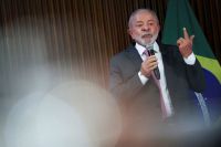 Lula: "Que ninguém de fora venha meter o dedo nas nossas eleições"