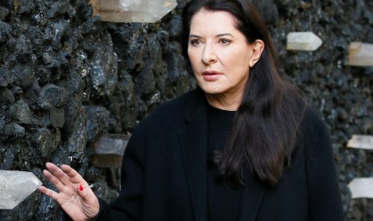 Marina Abramović sobre uma vida pela arte: "É possível superar o medo da dor"