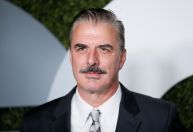 Chris Noth é cortado de “And Just Like That” após acusações de assédio sexual