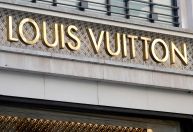 Tênis da Nike/Louis Vuitton, desenhado por Virgil Abloh, supera estimativas em leilão