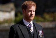 Após Charles ser diagnosticado com câncer, Harry irá ao Reino Unido, diz imprensa britânica