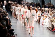 Semana de Moda de Milão começa com Bella Hadid em desfile da Fendi