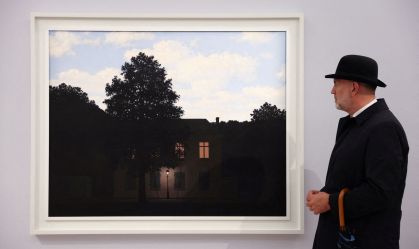 Pintura de René Magritte é vendida por R$ 354 milhões em leilão