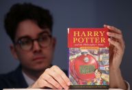 Exemplar da 1ª edição de “Harry Potter” pode ser leiloado por R$ 1,2 milhão