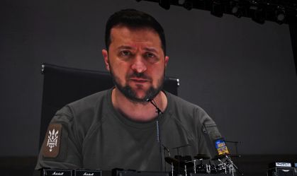 Zelensky faz apelo por apoio à Ucrânia durante o festival Glastonbury