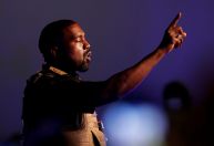 Kanye West compra rede social Parler após ter conta suspensa no Twitter