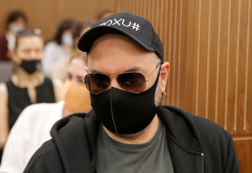 Diretor de teatro russo Kirill Serebrennikov comparece a audiência em tribunal de Moscou / 26/06/2020 REUTERS/Maxim Shemetov