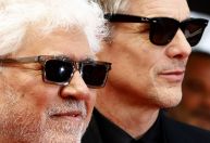 Mesmo sem presença de Pedro Pascal, romance gay de Almodóvar atrai público em Cannes