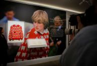 Suéter de ovelha negra da princesa Diana é vendido por US$ 1,1 milhão em leilão