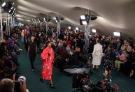 Burberry anuncia planos de demitir funcionários para reativar desempenho