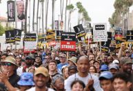 Associação de roteiristas de Hollywood encerra greve antes de votação final de novo contrato