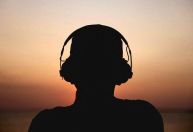 Streaming foi maior fonte de receita para músicos em 2022, diz pesquisa