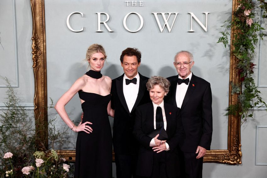 Atores Elizabeth Debicki, Dominic West, Imelda Staunton e Jonathan Pryce na pré-estreia da quinta temporada do seriado The Crown, em Londres / 08/11/2022 REUTERS/Henry Nicholls