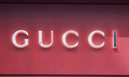 Funcionários da Gucci em Roma entram em greve contra transferência de departamento