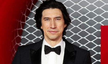 Adam Driver chega ao tapete vermelho da estreia londrina do