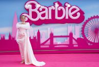 Confira fotos do livro de figurinos de Margot Robbie nas estreias de 