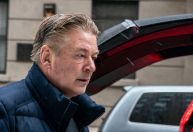 Juíza nega pedido de Alec Baldwin para retirar acusação por morte em filme