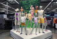 Walmart relança em julho linha de roupas para geração Z