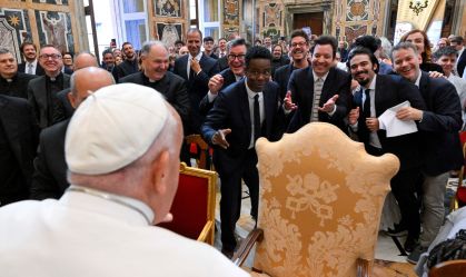 Papa Francisco em encontro com comediantes no Vaticano