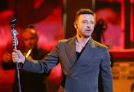 Justin Timberlake faz piada sobre prisão por dirigir embriagado