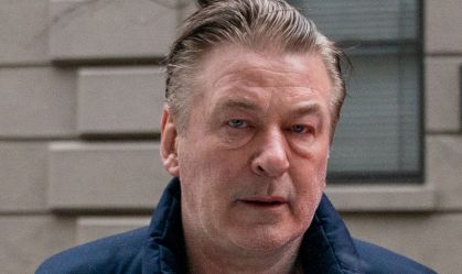 Alec Baldwin sobre tragédia no set de "Rust": "Coisa mais difícil que enfrentei"