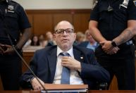 Harvey Weinstein foi "levado às pressas"’ para hospital para cirurgia cardíaca