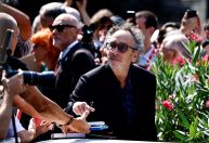 Tim Burton reencontra paixão pelo cinema em “Os Fantasmas Ainda Se Divertem”