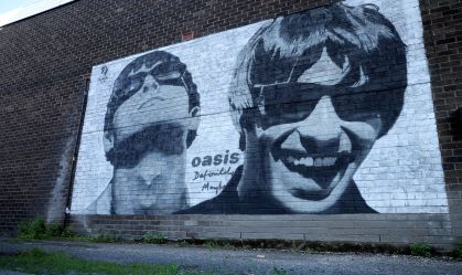 Com retorno da banda, álbum do Oasis lidera paradas 30 anos após lançamento