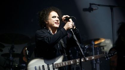 Robert Smith, da banda britânica The Cure, durante o Festival de Glastonbury em Somerset, Reino Unido