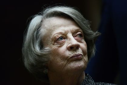 Maggie Smith, do elenco de Downton Abbey, posa para a mídia em um hotel no centro de Londres, Reino Unido