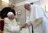 Papa Francisco diz que Bento XVI o apoiou em debate sobre direitos de casais LGBT