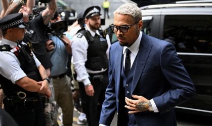 Chris Brown vai a tribunal em Londres para audiência sobre caso de agressão