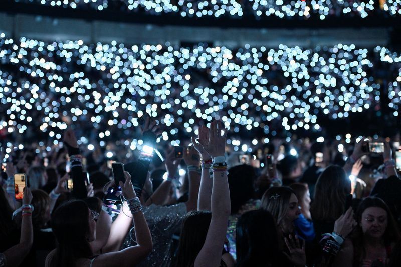 Fãs durante show da Taylor Swift em Vancouver, Canadá