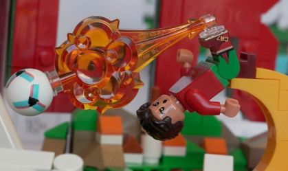 Lego lança linha com jogadores de futebol