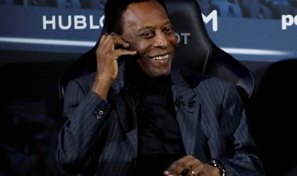 Após realização de exames, Pelé deixa hospital em São Paulo