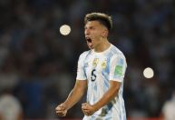 Manchester United contrata zagueiro argentino Martínez por 67 milhões de euros