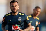 Daniel Alves dá nova versão à Justiça, admite penetração e alega que foi consensual