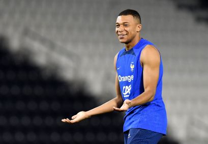 Kylian Mbappé durante treino da seleção da França