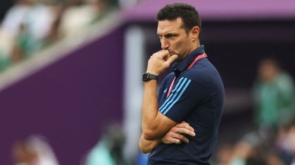 Técnico da seleção da Argentina, Lionel Scaloni, durante partida contra a Arábia Saudita pela Copa do Mundo do Catar