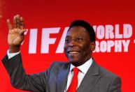 Pelé tem melhora de infecção respiratória, diz boletim; filha visita ex-jogador