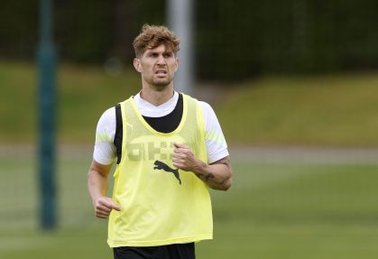 John Stones, do Manchester City, está de volta após lesão para partida contra o PSG